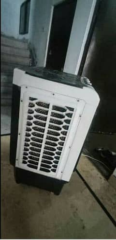 Big room air cooler 220 walt  urjent sell need too Cash