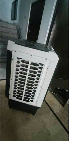 Big room air cooler 220 walt  urjent sell need too Cash 2