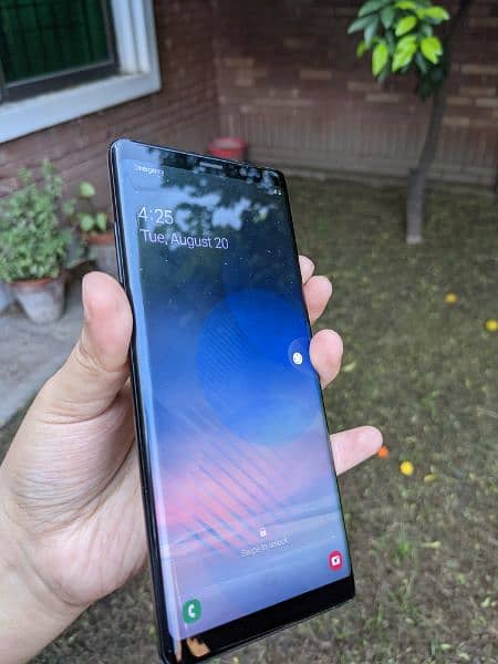 samsung note 8 
6/64gb
dual sim approve
light shade almost invisible 1