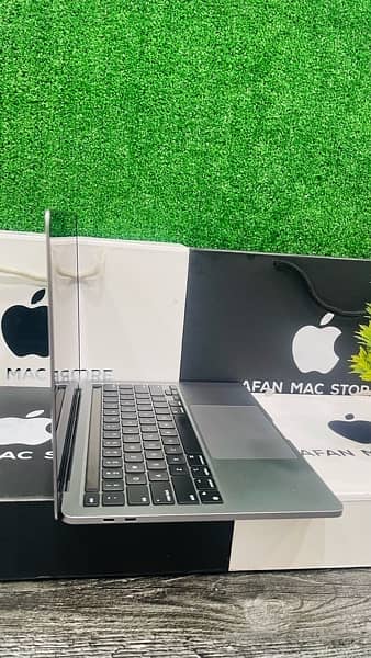 Macbook Pro 2020 M1 Chip 13”inch  16Gb Ram  256Gb Ssd 3