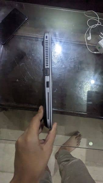 HP EliteBook 820 G3 ( with finger print ) 3