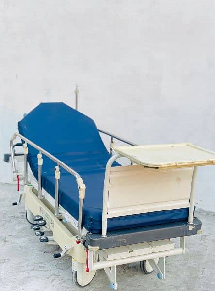 Huntleigh Lifeguard Stretchers | Patient beds stock for sale 1