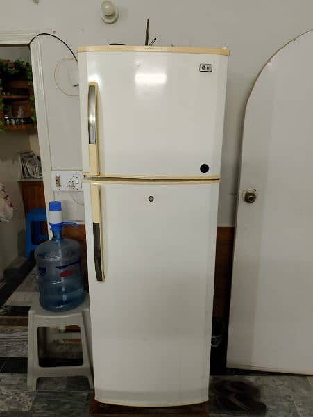 LG De-frost Refrigerator, full size 2