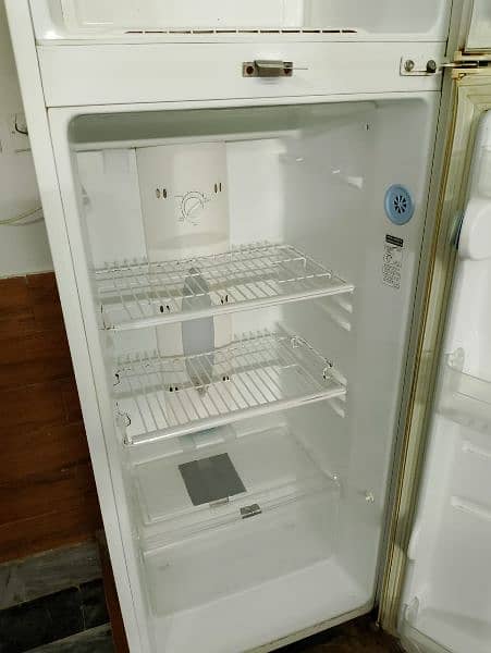 LG De-frost Refrigerator, full size 7