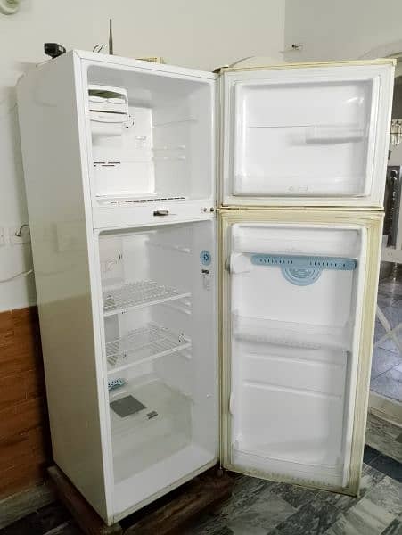 LG De-frost Refrigerator, full size 10