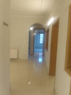 f11 eaxtive suits 3bedroom attached washroom DD ,TV, katichen and servant room unfurnished appartment available for rent more details please contact me