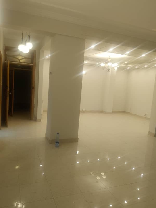 f11 eaxtive suits 3bedroom attached washroom DD ,TV, katichen and servant room unfurnished appartment available for rent more details please contact me 1