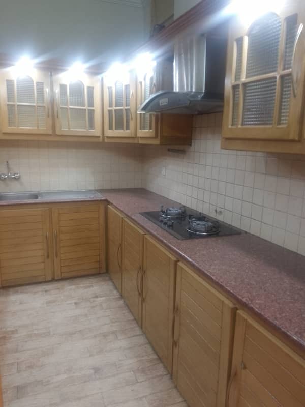 f11 eaxtive suits 3bedroom attached washroom DD ,TV, katichen and servant room unfurnished appartment available for rent more details please contact me 10