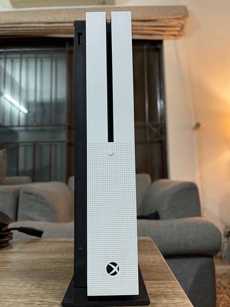 xbox one S 1TB 10/10 1