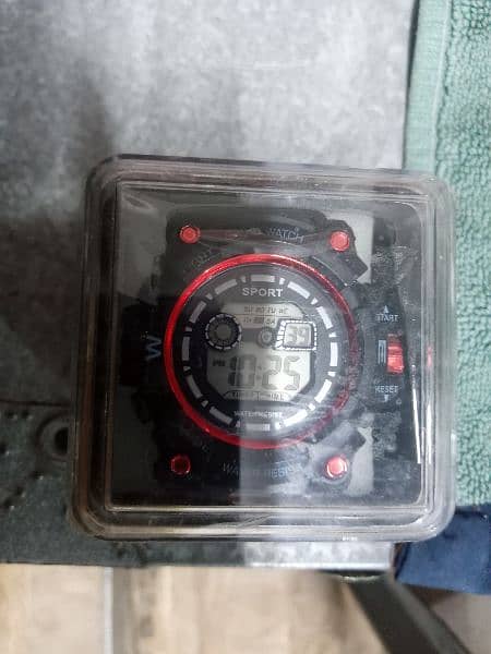 sports watch in excellent condition red and black color 0