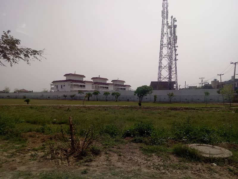 10 Marla Corner Plot Very Near Park Mosque And Main College Road Approach Residential Plot For Sale 3