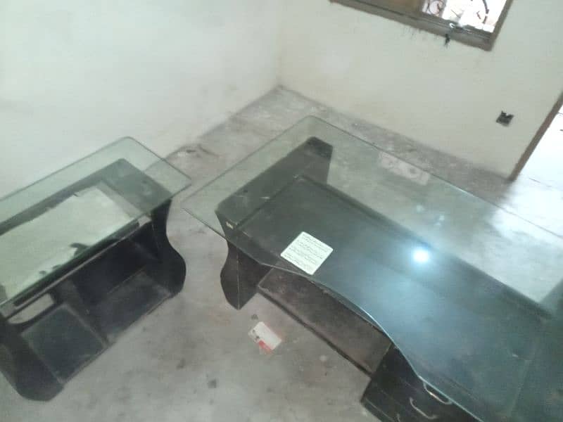 Pack of Two office tables in good condition 2