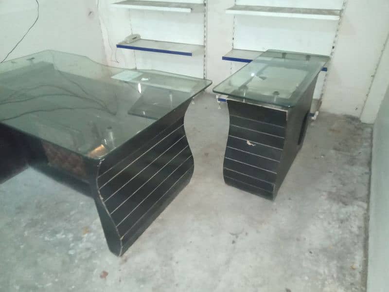 Pack of Two office tables in good condition 4