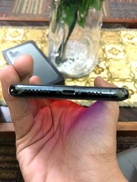 Iphone 11 Pro Max 256 gb 10/10 Condition 7