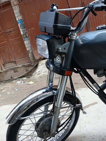 honda 125 bike sb orginal sman available hai urgent sale hai 1