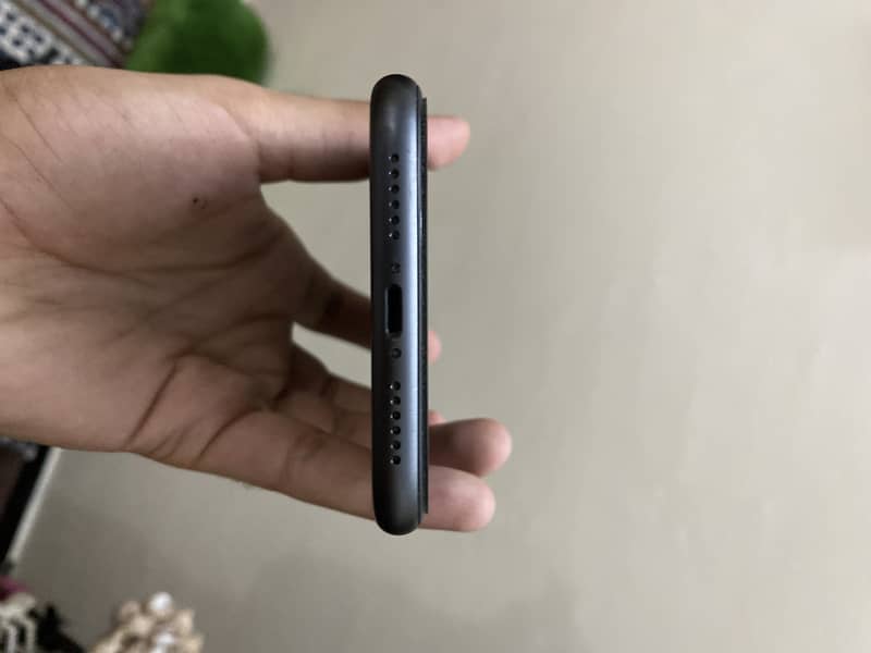 iphone 11 black colour 4