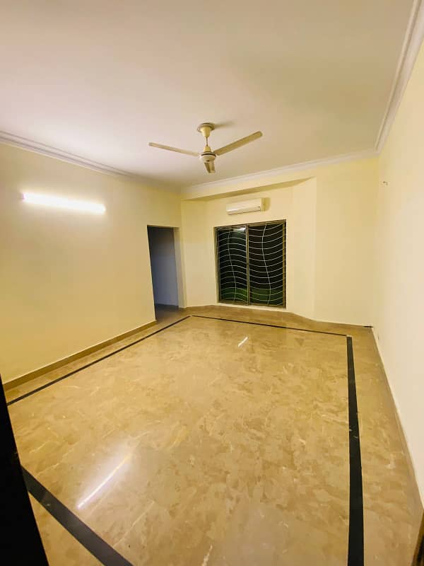 3 bedroom unfurnished apartment available for Rent in F-11 7