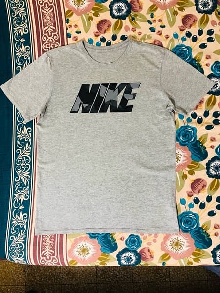 Nike T-shirt 0