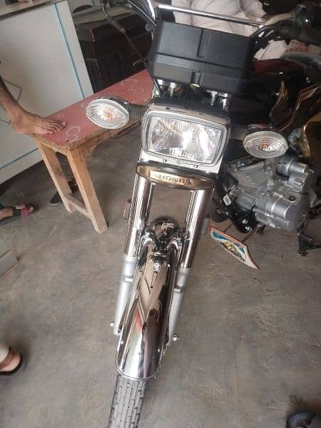 CG 125 self start Gold Edition 4