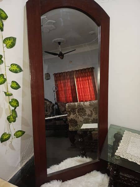 Mirror with stand 3