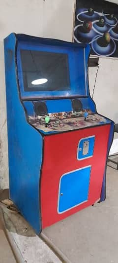 Arcade game with tokens