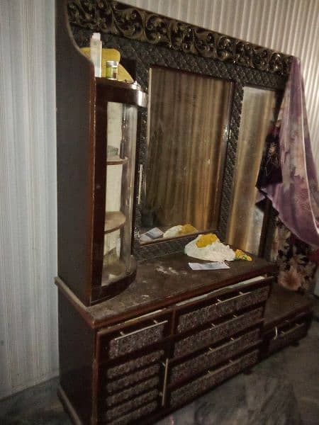 Dressing Table like new 2