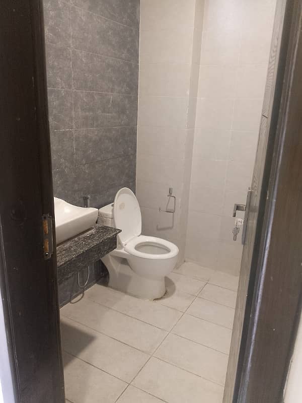 Luxury brand new 3bedroom attached washroom dd tv katichen beautifull unfurnished appartment available for rent more details please contact me 9