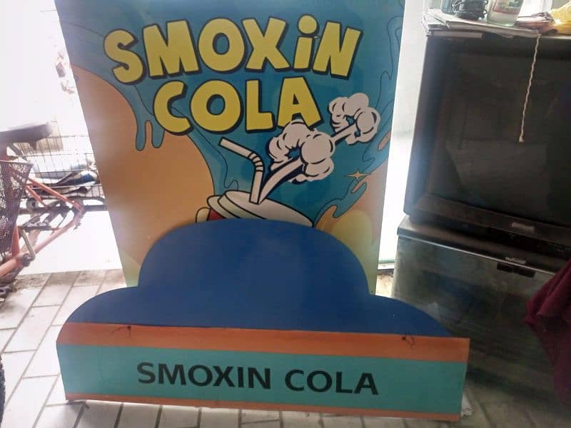 smoxincola drinking cola stand with all setup 0