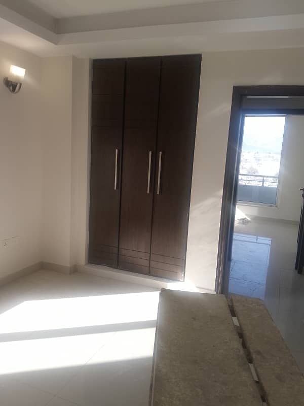 4 bedroom attached washroom dd tv katichen servant room beautiful appartment available for sale more details please contact me 3