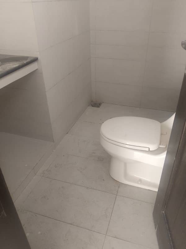 4 bedroom attached washroom dd tv katichen servant room beautiful appartment available for sale more details please contact me 6