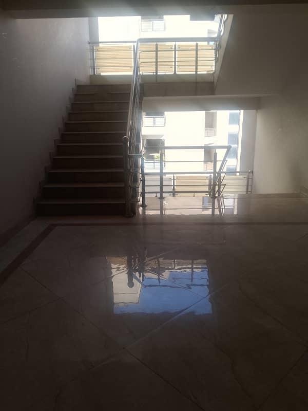 4 bedroom attached washroom dd tv katichen servant room beautiful appartment available for sale more details please contact me 14