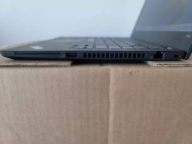 Lenovo ThinkPad T495 

AMD Ryzen 5 Pro  ( 3500U )  2.10Ghz 8