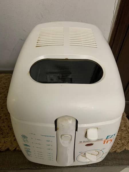 DEEP FRYER BLACK AND DECKER 4