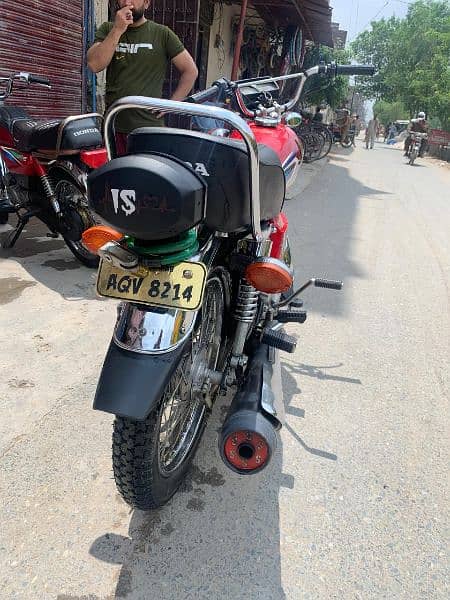 Honda 125 Red colour 3