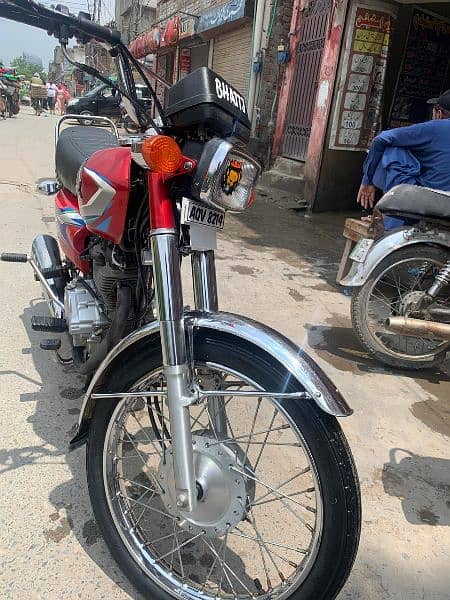 Honda 125 Red colour 4