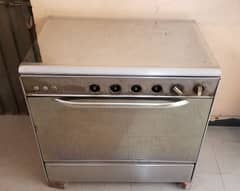 COOKING RANGE OVEN WITH 5 STOVE BURNERS