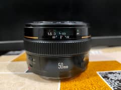 Canon EF 50mm f1.4 USM Lens With Front Hood And Caps 0