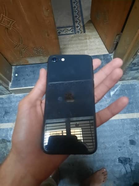 iPhone se 2020 4