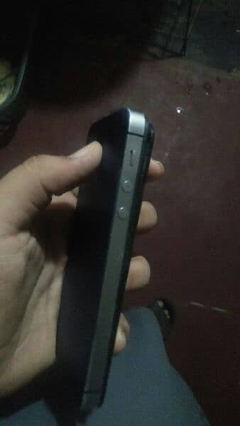 iPhone 5s panel khrab hai 2000 2500 to lagta hai 3