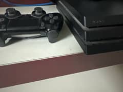 PS4 pro 1 tb box pack with 2 original controllers with cds 0