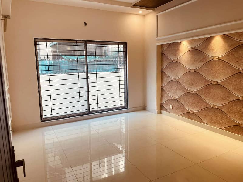 MODERN 5 Marla House on Hot Location In DHA for Rent 6