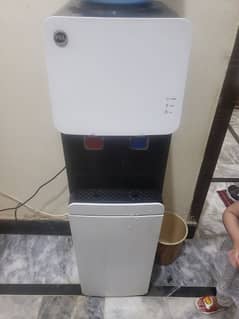 PeL Water dispenser in neat condtion