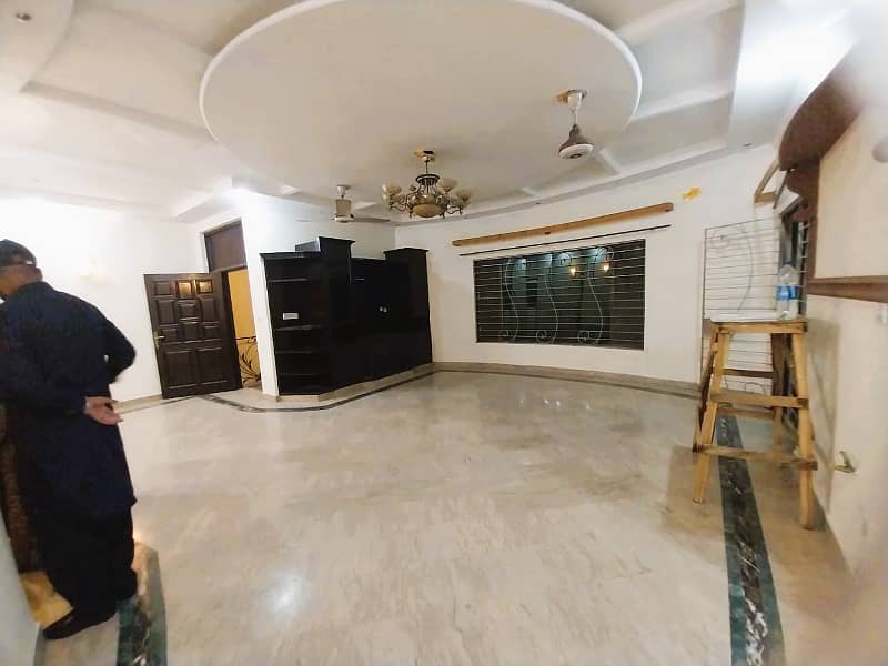 Kanal SEPERATE GATE UPPER Portion for Rent On Hot Location in DHA 5