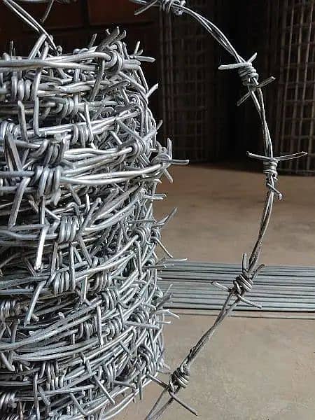 Razor wire Barbed wire Security Chain Link Fence / Jali & Welded Mesh 8