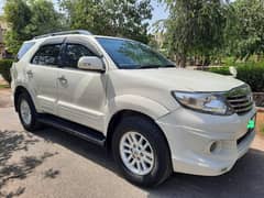 Toyota Fortuner 2013 Total Genuine