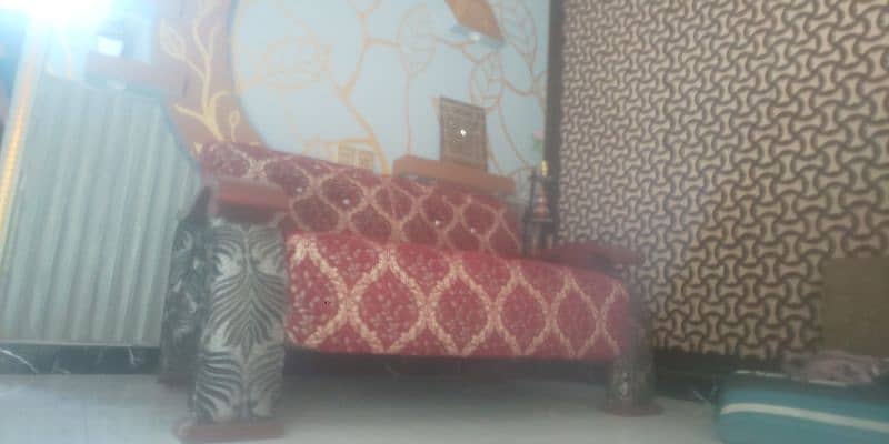 2 seater sofa.      condition like (new) 0