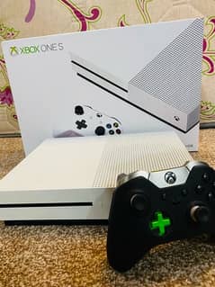 xbox one s with complete box and series S controller 0