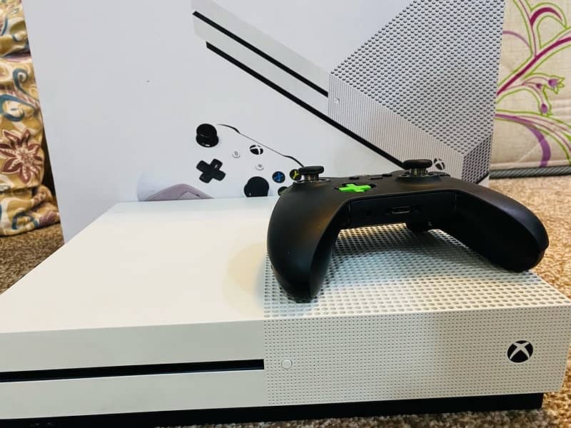 xbox one s with complete box and series S controller 1