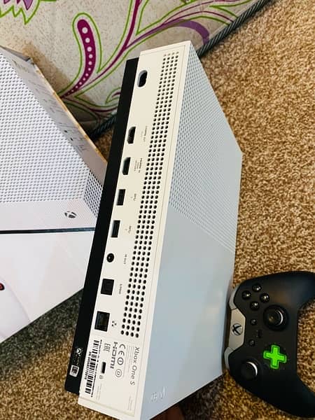 xbox one s with complete box and series S controller 4