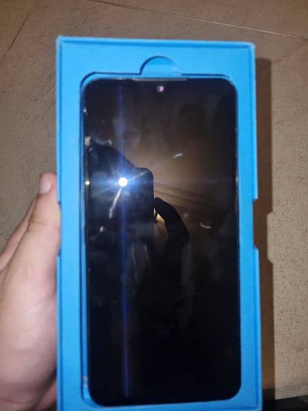 LG G8x 128gb 6gb ram screen crack non pta 2